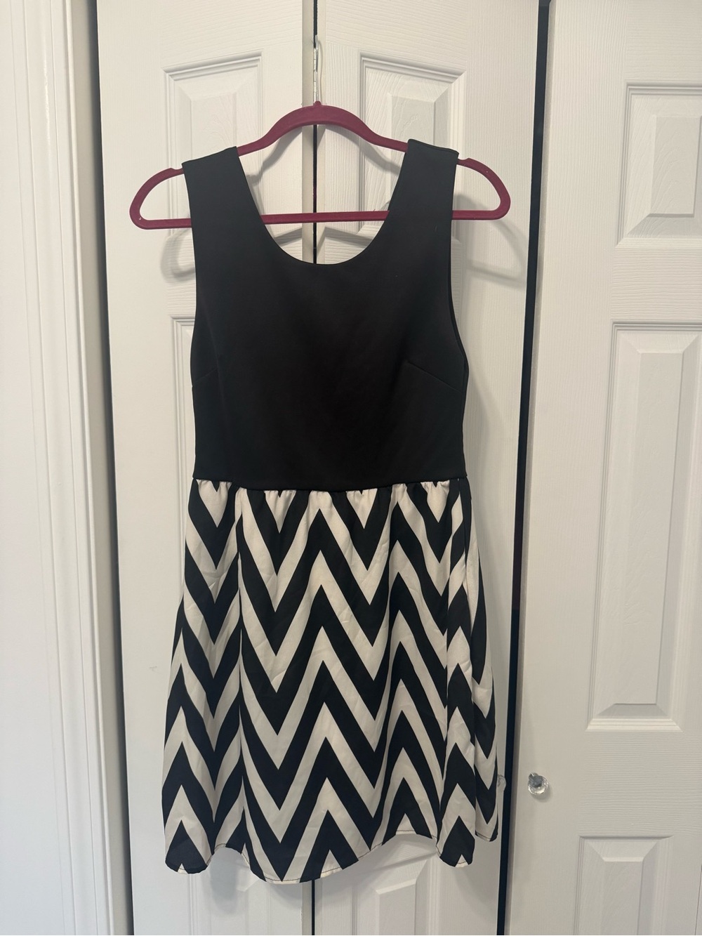41 Hawthorn Black & White Chevron Work Dress – Medium
